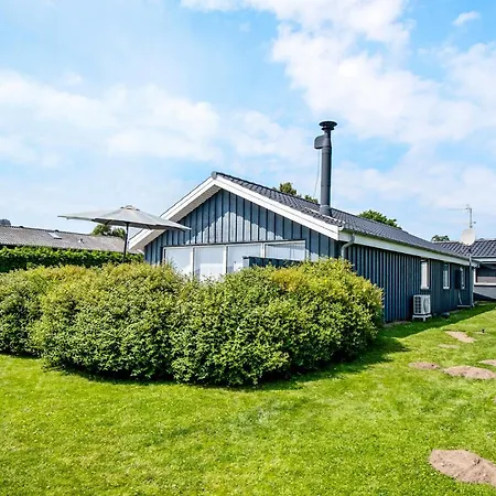 Stunning In Vakantiehuis Fåborg